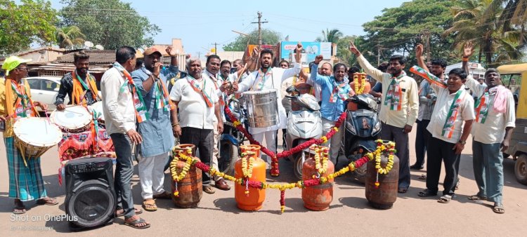 ಬೆಲೆ ಏರಿಕೆ ಖಂಡಿಸಿ ಕಾಂಗ್ರೆಸ್'ನಿಂದ ಪ್ರತಿಭಟನೆ