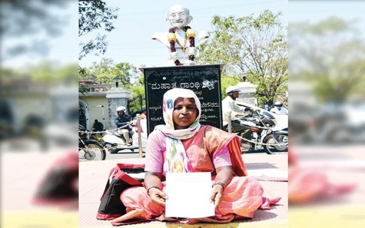 ಮೈಸೂರು: ವೇಶ್ಯಾವಾಟಿಕೆ ವಿರುದ್ಧ ಮಹಿಳೆ ಏಕಾಂಗಿ ಪ್ರತಿಭಟನೆ